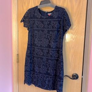 Vince Camuto size 12 Navy Blue double lined lace dress 👀